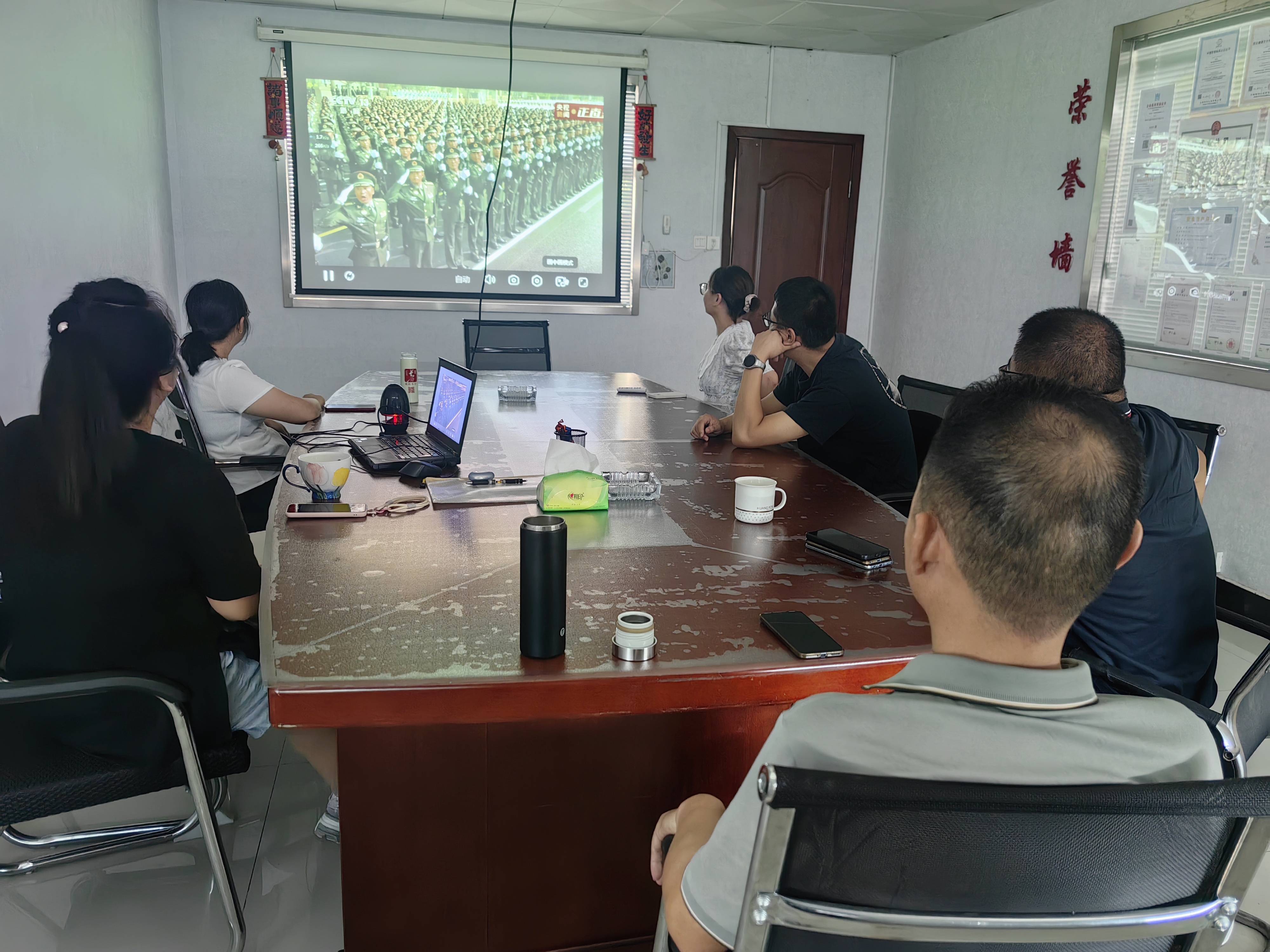 閱（yuè）兵礪誌，同心奮進